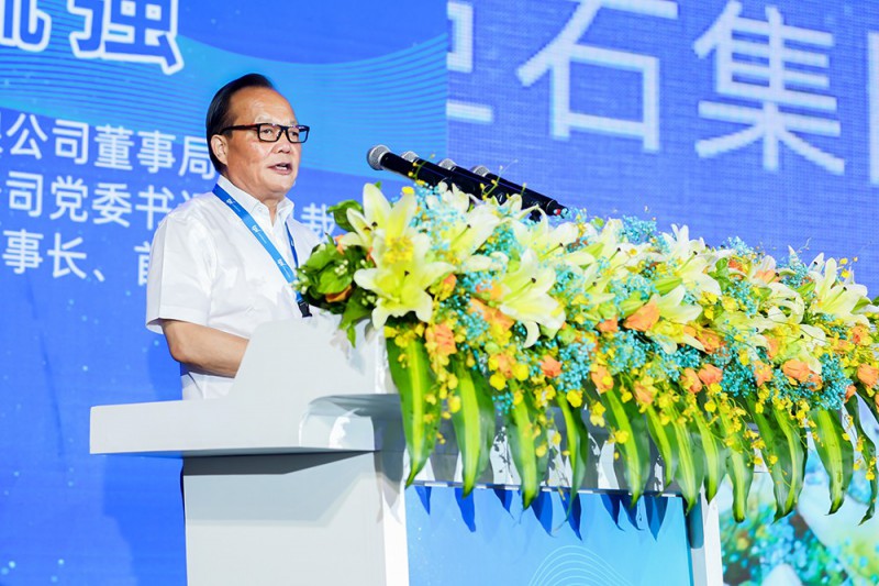 振石控股集團(tuán)有限公司董事局主席：中國(guó)巨石股份有限公司黨委書記、總裁；巨石集團(tuán)有限公司董事長(zhǎng)、首席執(zhí)行官?gòu)堌箯?qiáng)致辭