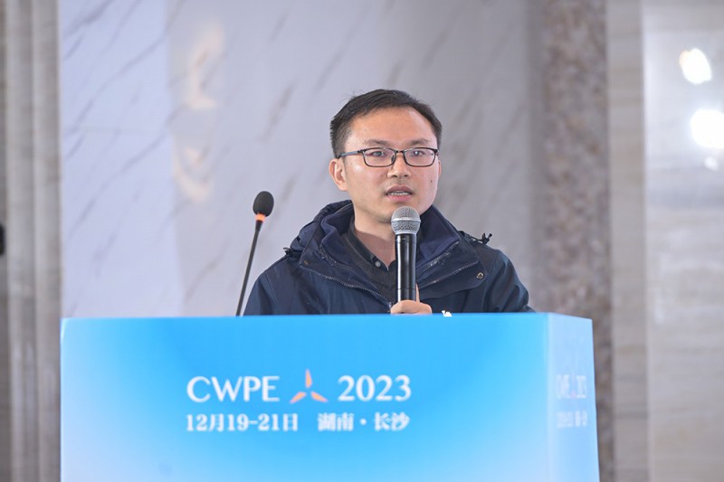 中車株洲電力機車研究所有限公司風電事業(yè)部技術中心副主任劉紅文發(fā)表《主控系統(tǒng)國產(chǎn)化研發(fā)之路》演講