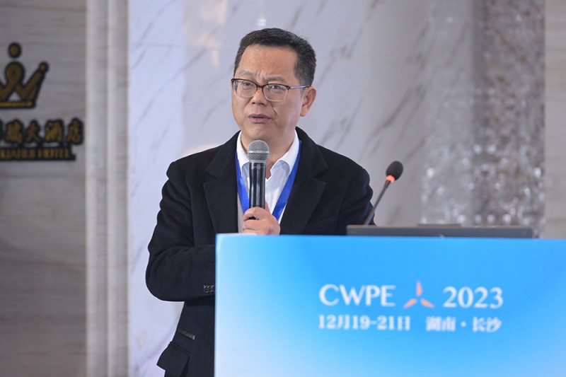 四川偉力得能源股份有限公司副董事長陳繼軍發(fā)表《雙碳背景下全釩液流電池在電力系統(tǒng)中的運用》演講