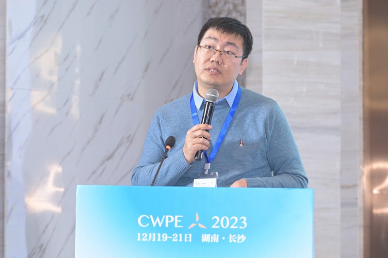 金風科技股份有限公司源網(wǎng)荷儲事業(yè)部總經(jīng)理呂梁年發(fā)表《構網(wǎng)型技術在新能源發(fā)電領域的應用》演講