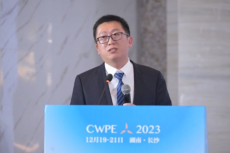 中車株洲電機江蘇公司方案解決部經(jīng)理李巖發(fā)表《風力發(fā)電機組電氣系統(tǒng)可靠性技術研究及應用》演講