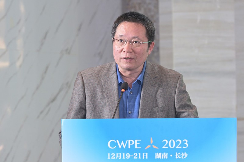 埃斯倍風電科技(青島)有限公司總經(jīng)理江顯平發(fā)表《風電儲能系統(tǒng)本征安全設計》演講