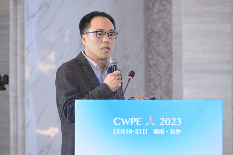 明陽智慧能源集團股份公司柔性輸電事業(yè)部副總經(jīng)理史奔發(fā)表《基于不控整流的風電送出混合直流輸電系統(tǒng)關鍵技術研究及應用》演講
