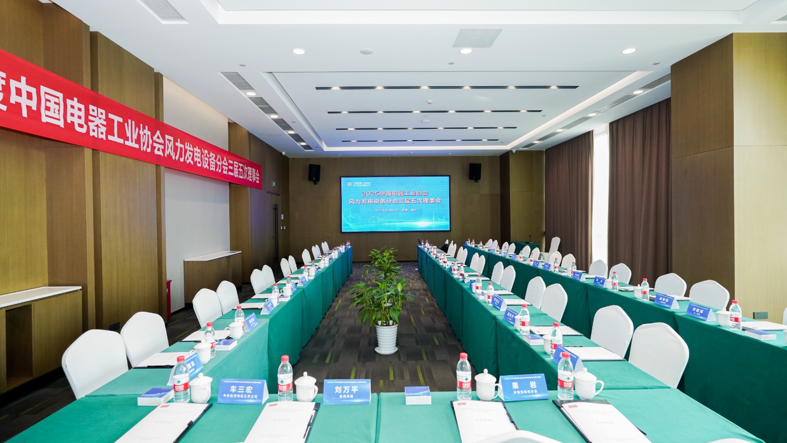 理事會(huì)空場